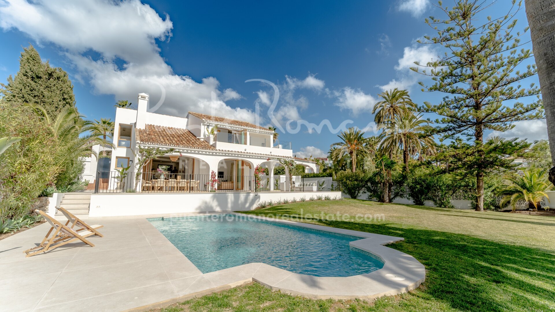 Villa with panoramic sea views in a tranquil setting above Marbella Town