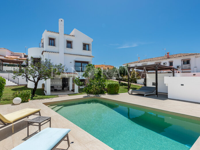 Villa with sea views within walking distance to Marbella centre