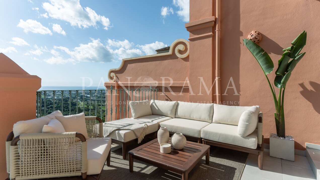 Duplex with breath-taking sea views in Monte Halcones