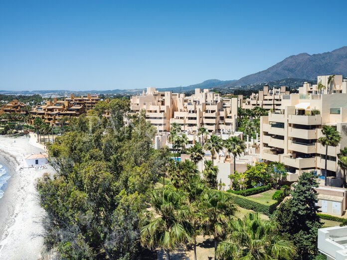 Duplex penthouse aan zee in Estepona in een beveiligde residentie