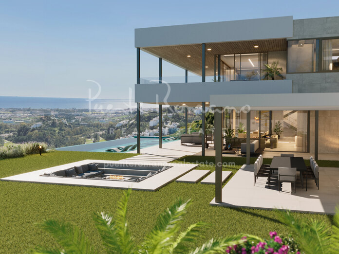 Spacious villa in El Madroñal boasting spectacular views to the Golf and Sea