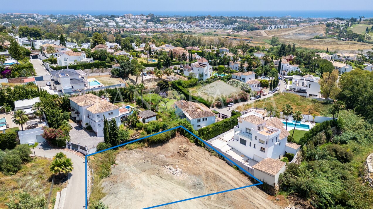Terrain fantastique dans le prestigieux quartier de Benahavís, à El Paraíso
