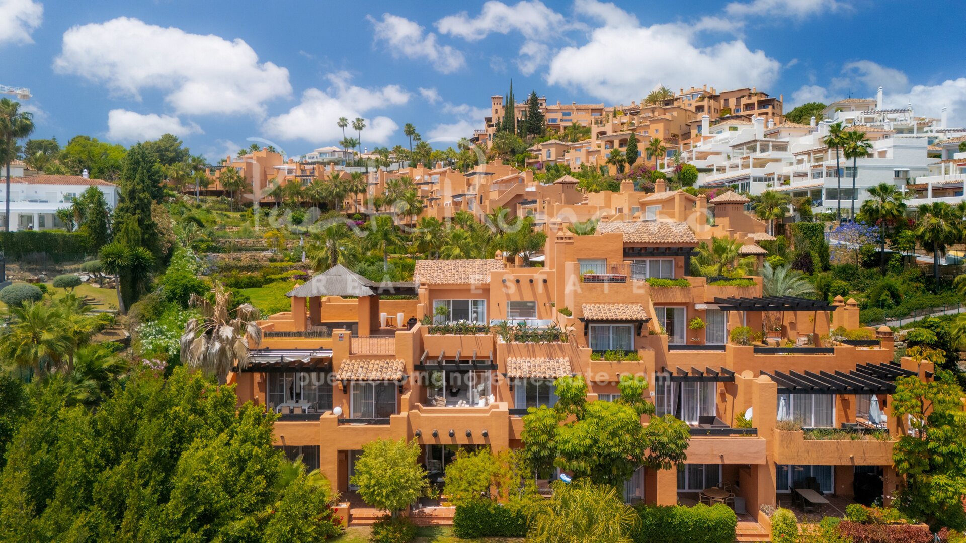 Alminar 911- Elegant duplex penthouse in Nueva Andalucía