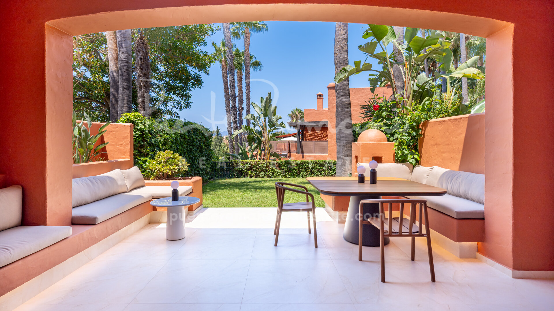 Impeccable luxury townhouse in Altos de Puente Romano