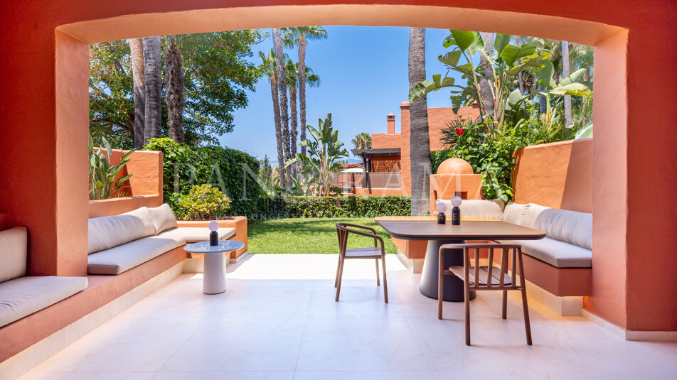 Impeccable luxury townhouse in Altos de Puente Romano