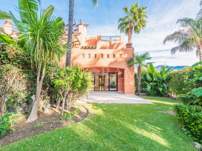 Impeccable luxury townhouse in Altos de Puente Romano