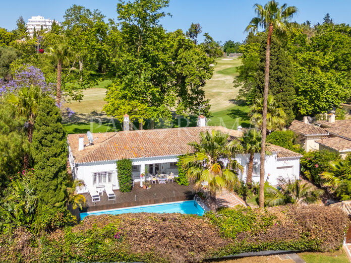Encantadora villa en una sola planta directamente en el campo de golf de Guadalmina Alta