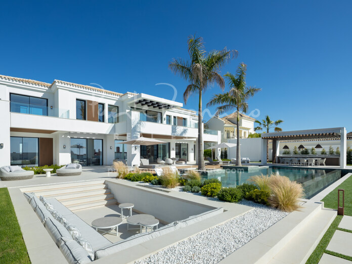 Modern brand-new villa with panoramic sea views in Monte Halcones, Benahavís