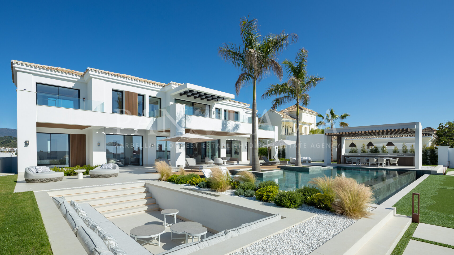 Modern brand-new masterpiece with panoramic sea views in Monte Halcones, Benahavís