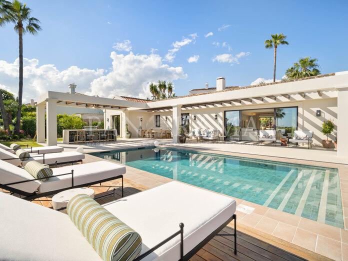 Modern single-level villa just minutes from Los Naranjos Golf Course