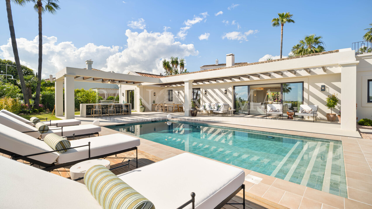 Modern single-level villa just minutes from Los Naranjos Golf Course