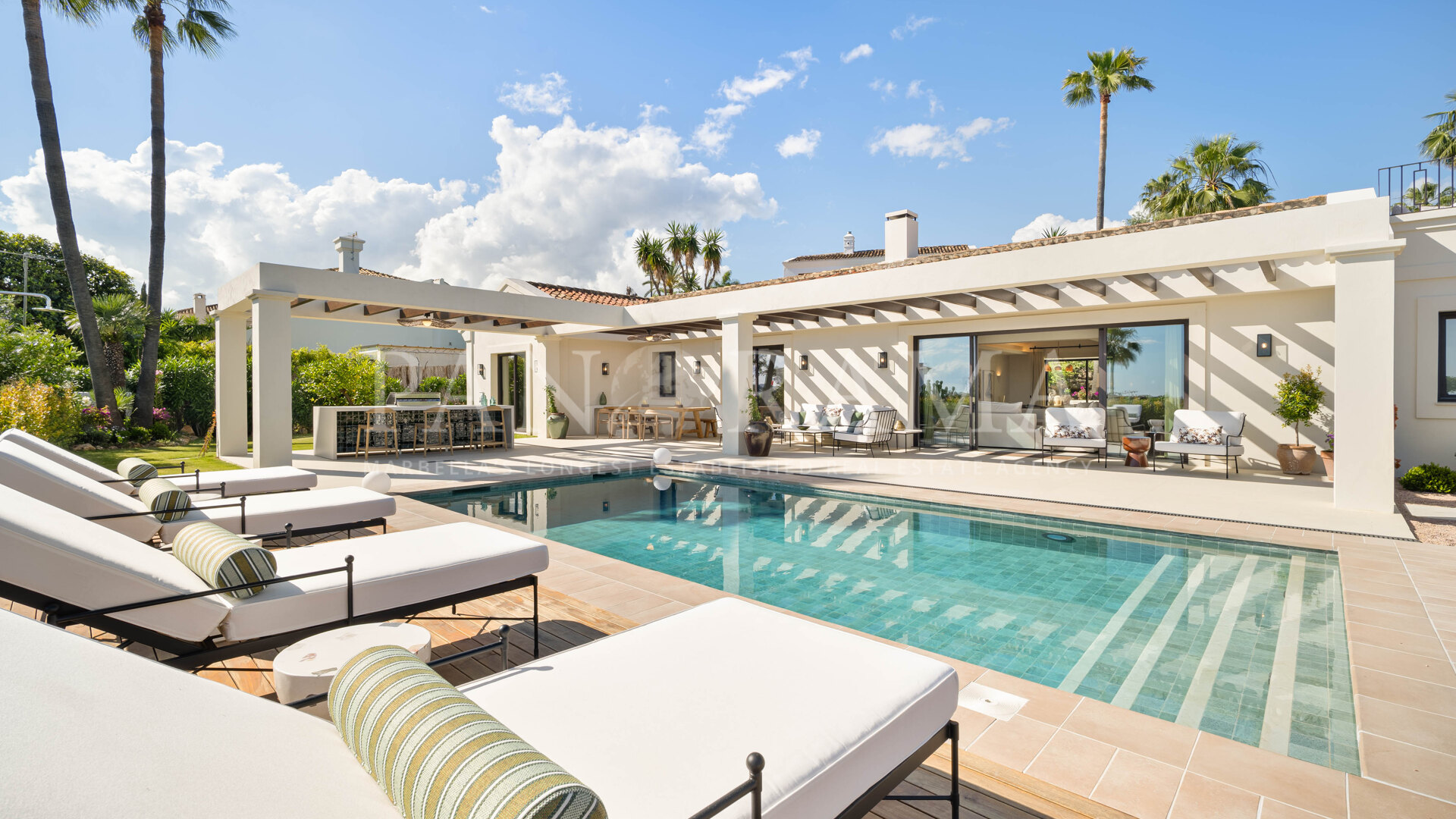 Modern single-level villa just minutes from Los Naranjos Golf Course