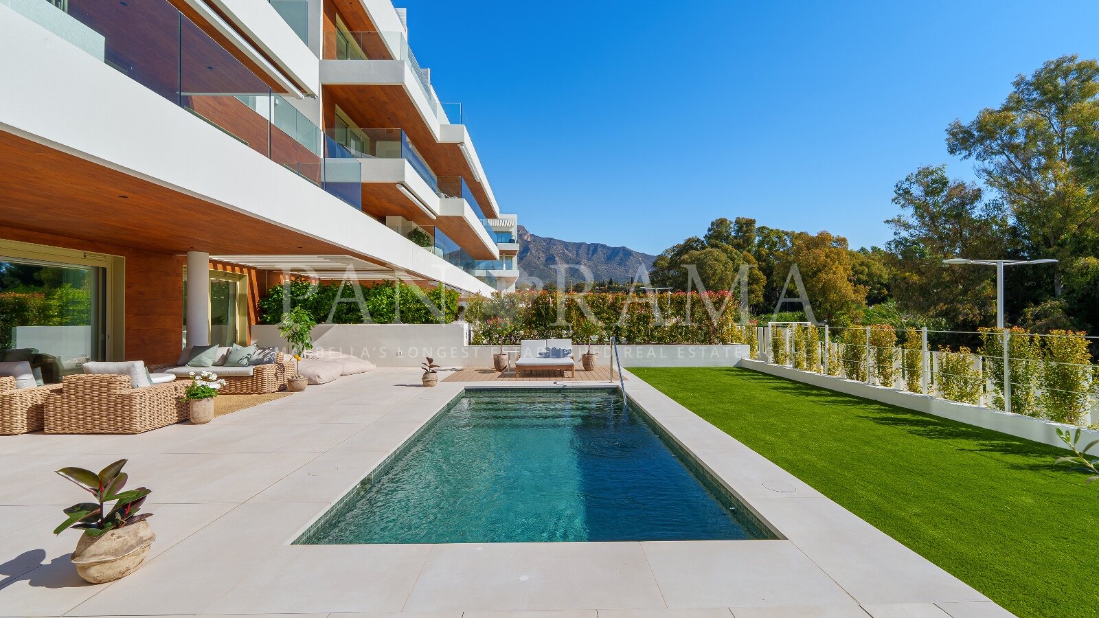Exceptional ground floor duplex apartment on Marbella’s Golden Mile