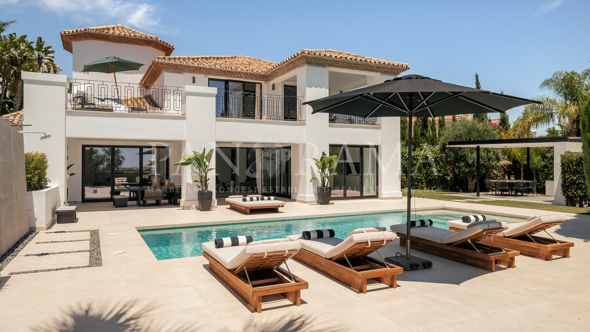 Encantadora villa en el valle del golf con vistas al mar y al campo de golf