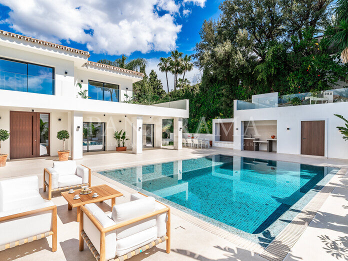 Modern and elegant villa in the sought-after residential area of Elviria