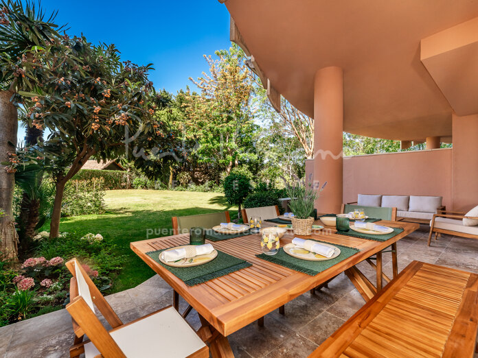Contemporary ground floor apartment with private garden in Magna Marbella