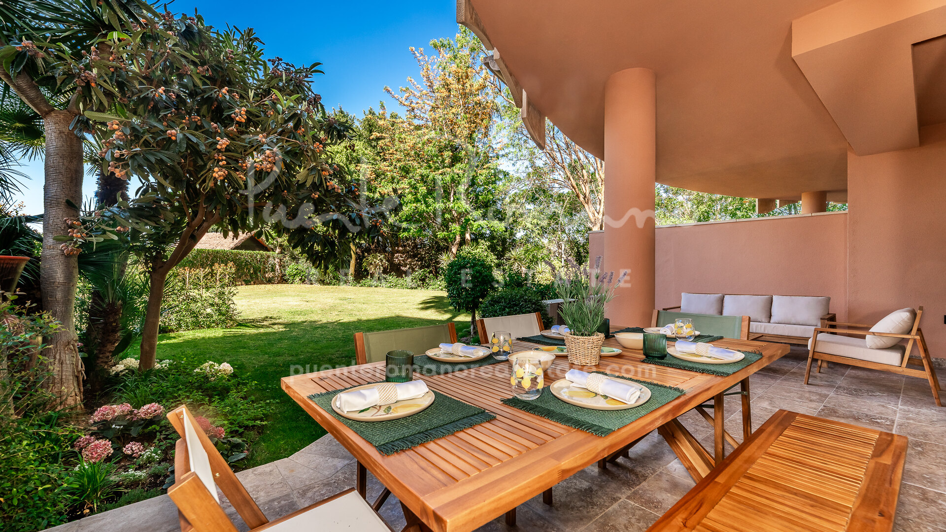 Contemporary ground floor apartment with private garden in Magna Marbella