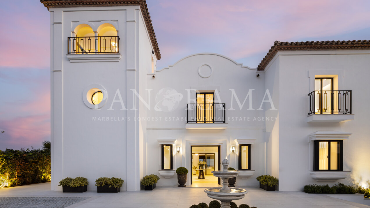 Modern and stylish villa with panoramic views in Monte Halcones