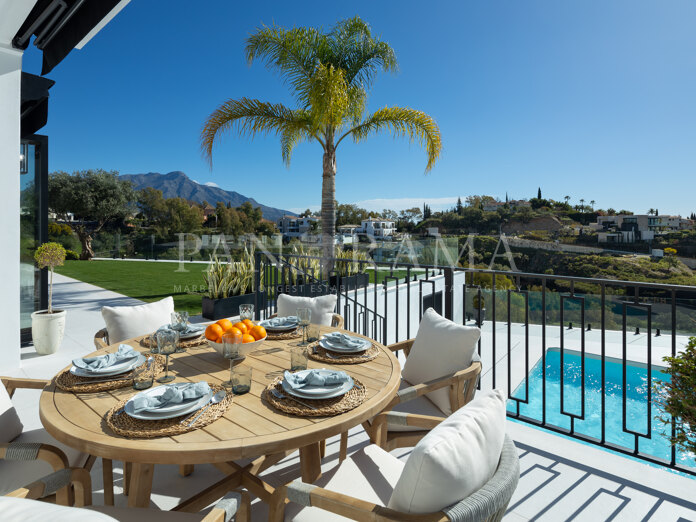 Moderne en stijlvolle villa met panoramisch uitzicht in Monte Halcones