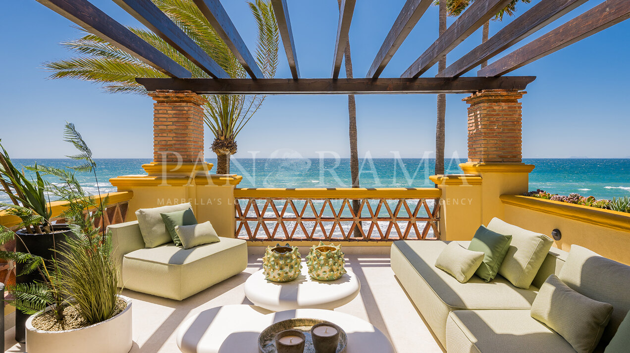 Beachfront apartment in Rio Real Playa with panoramic sea views