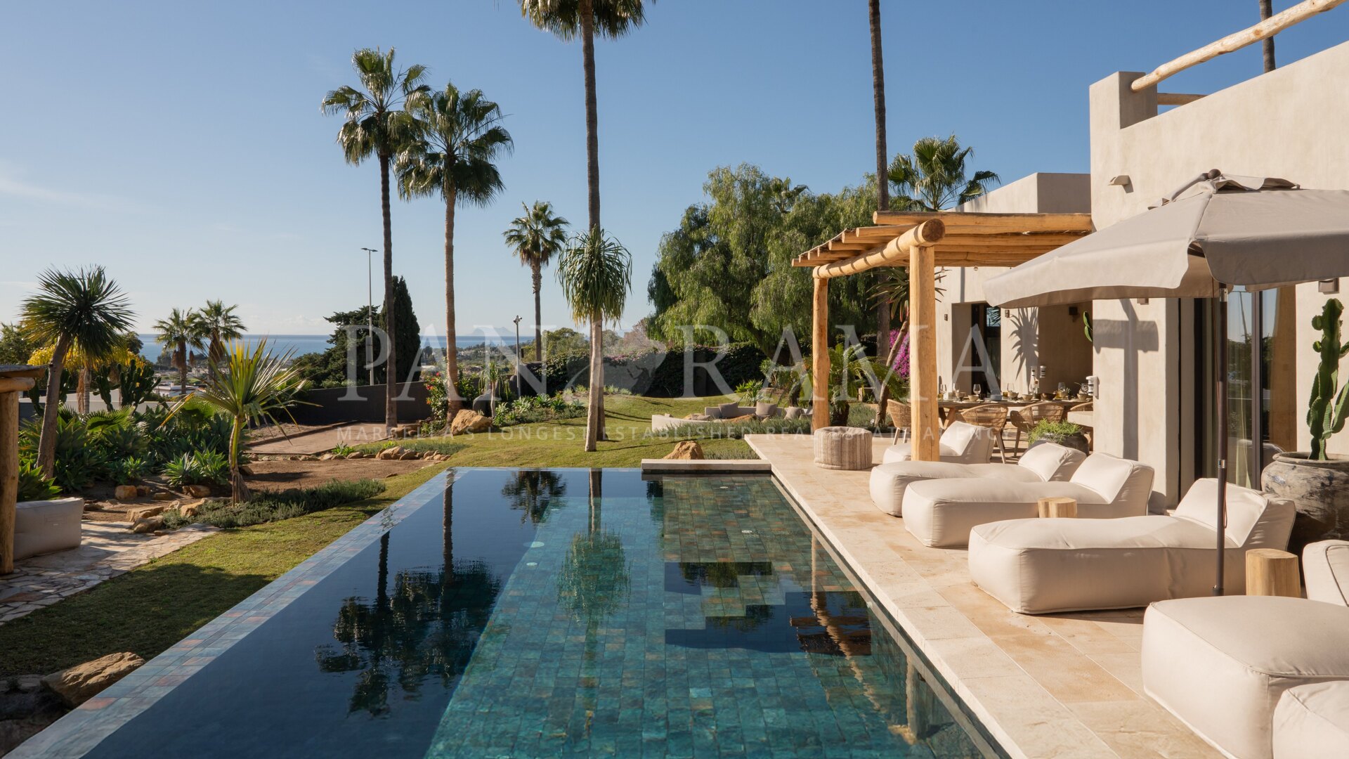 Stunning Ibiza-style luxury villa with sea views in Selwo, Estepona