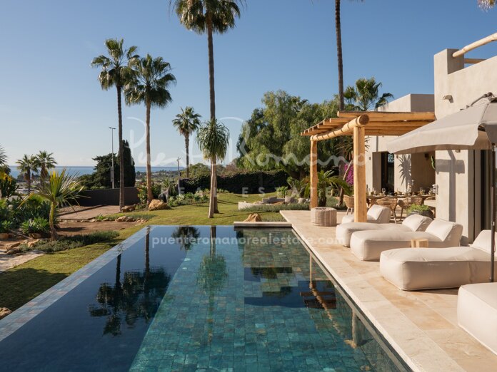 Impresionante villa de lujo de estilo ibicenco con vistas al mar en Selwo, Estepona