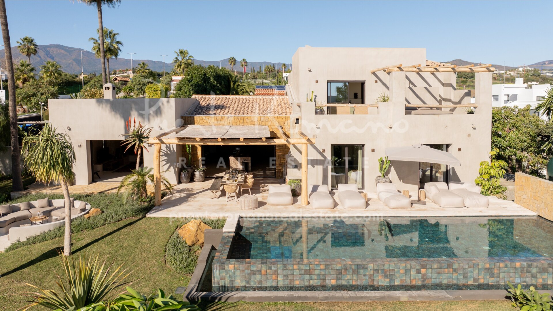 Stunning Ibiza-style luxury villa with sea views in Selwo, Estepona