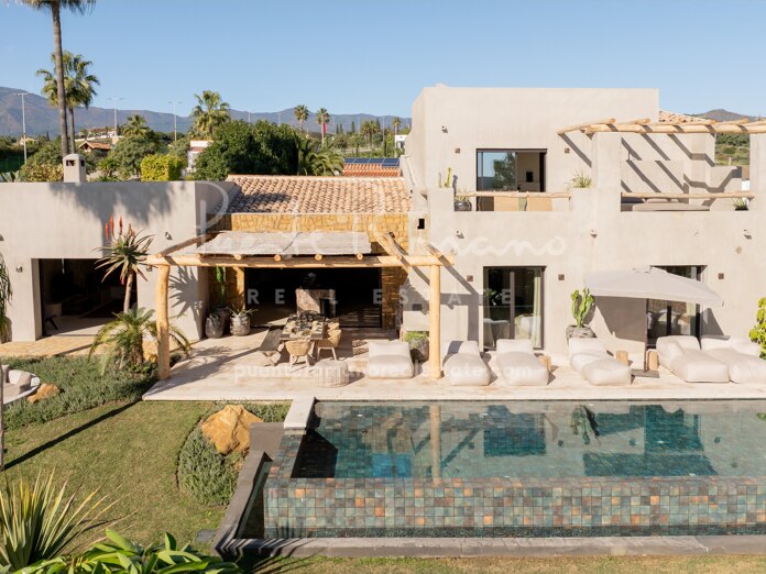 Impresionante villa de lujo de estilo ibicenco con vistas al mar en Selwo, Estepona