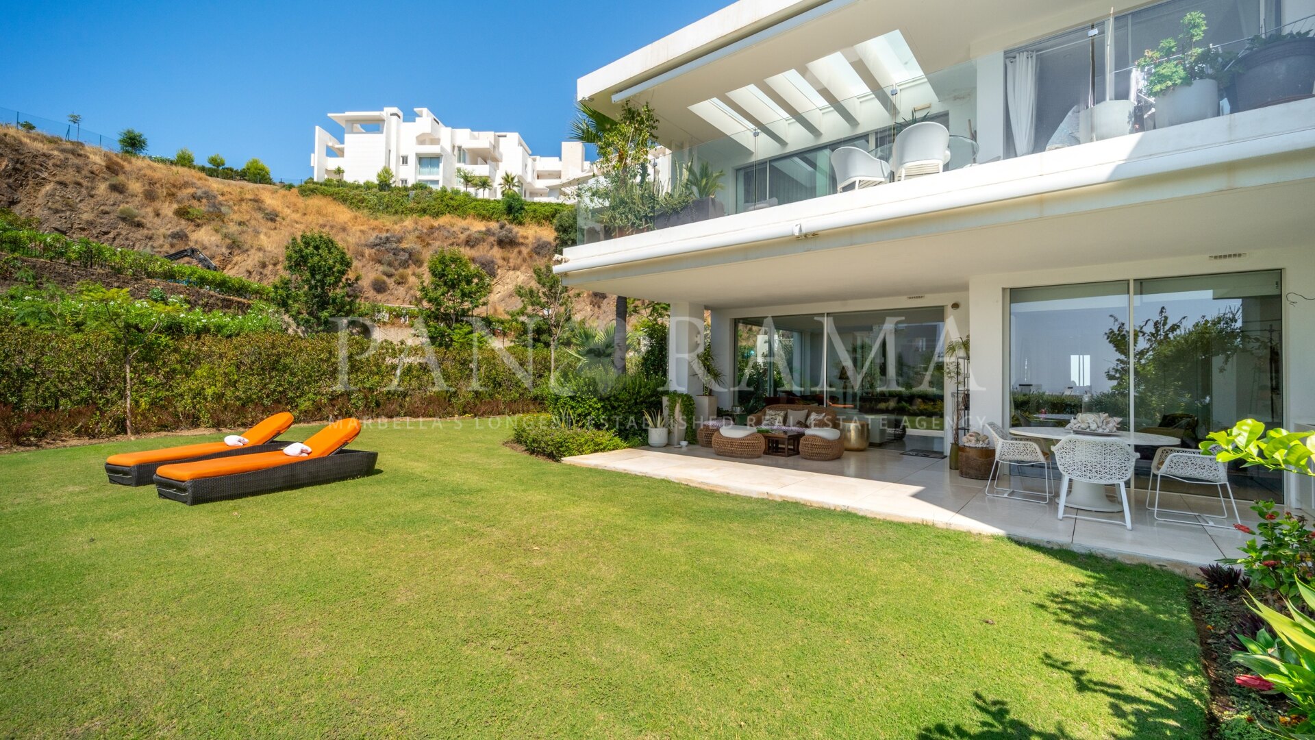 Exclusive ground floor apartment with spectacular private garden in Palo Alto