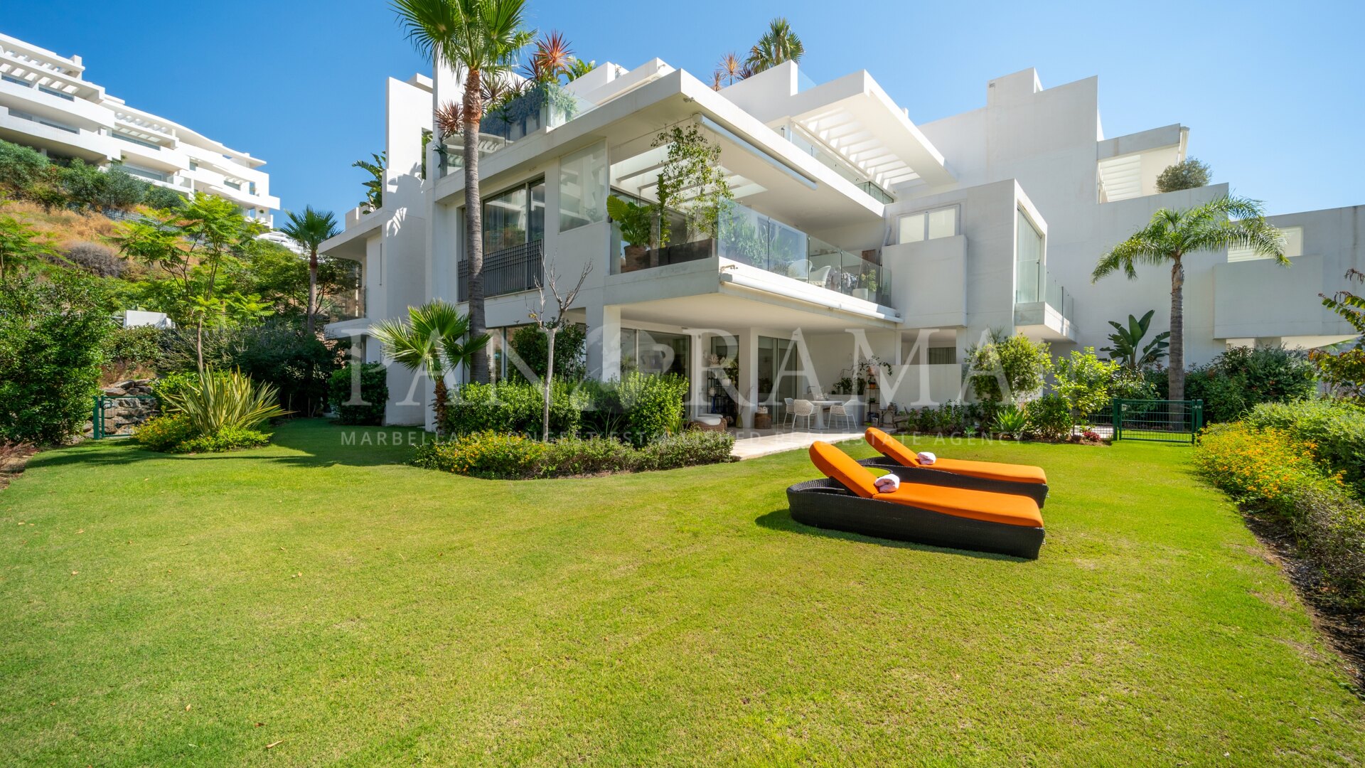 Exclusive ground floor apartment with spectacular private garden in Palo Alto