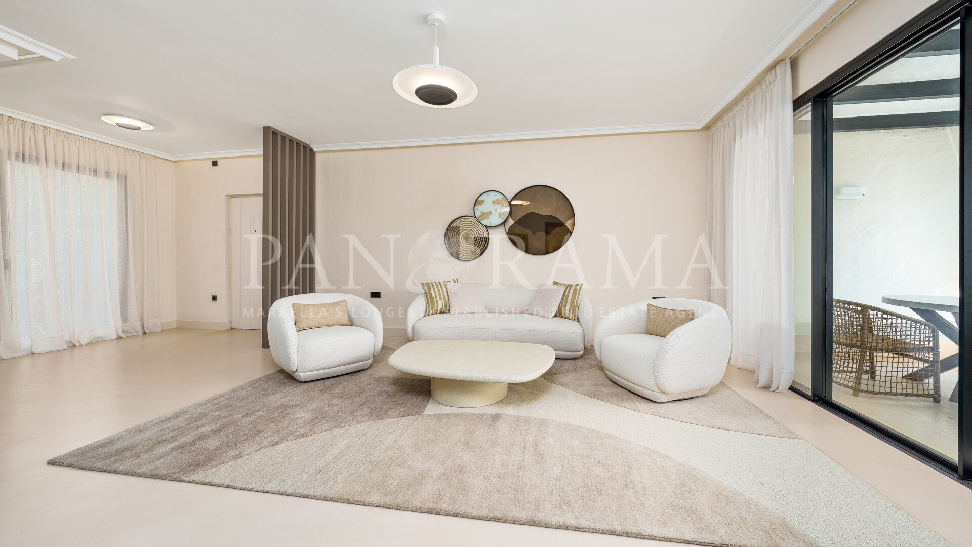Stylish apartment just steps from the beach in Puerto Banús