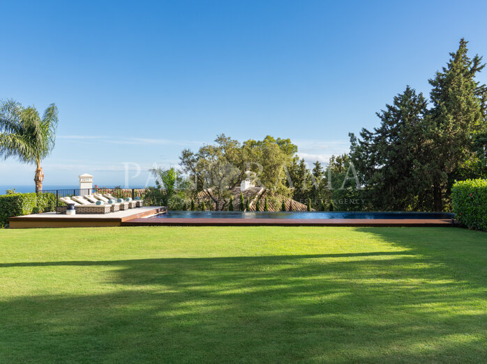 Unique modern estate with breathtaking views in Cascada de Camoján