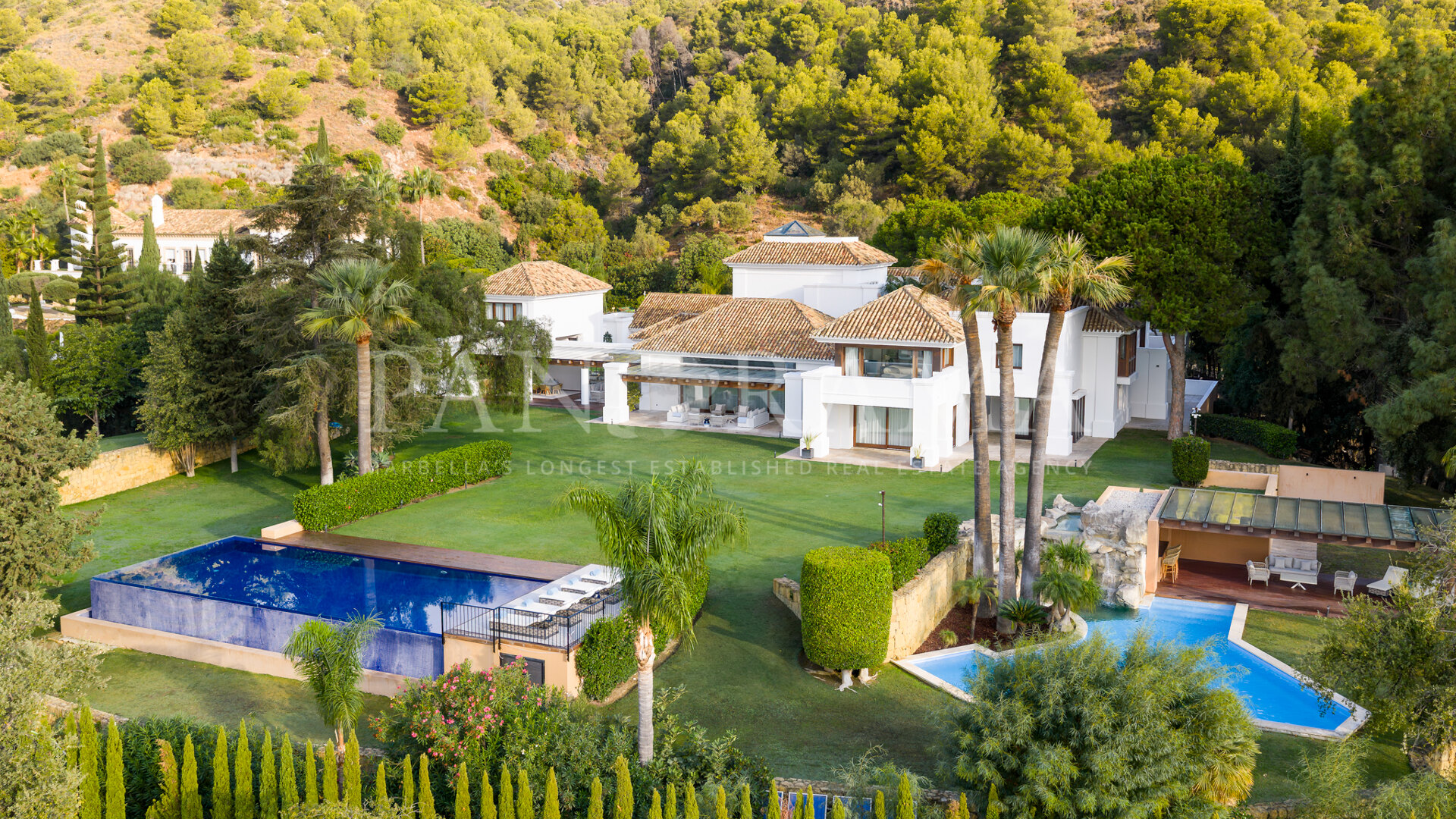 Unique modern estate with breathtaking views in Cascada de Camoján