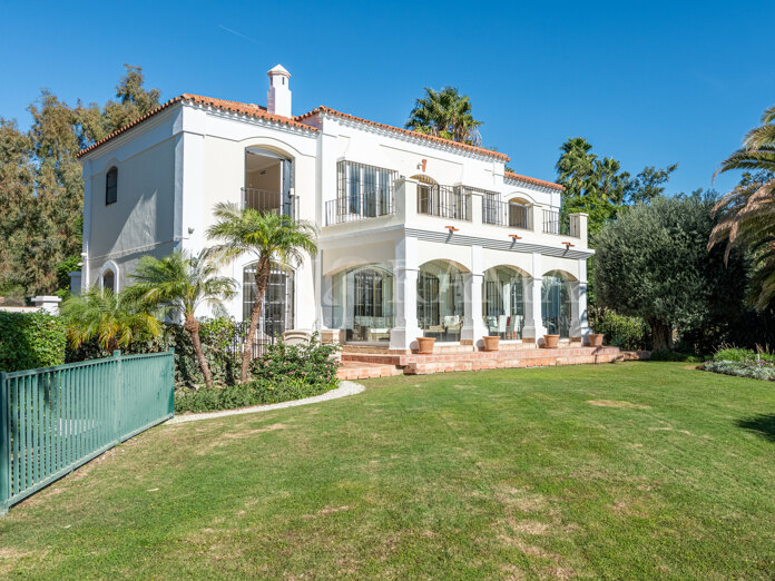 Villa binnen de exclusieve, 24-uurs bewaakte en beveiligde gemeenschap van Vega del Colorado