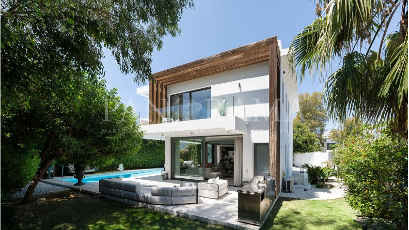 Zeitgenössische Designervilla in La Arboleda, Nueva Atalaya, Estepona Ost