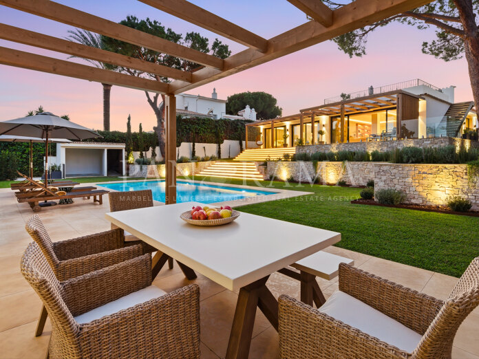 Maison familiale moderne prête à emménager à Elviria