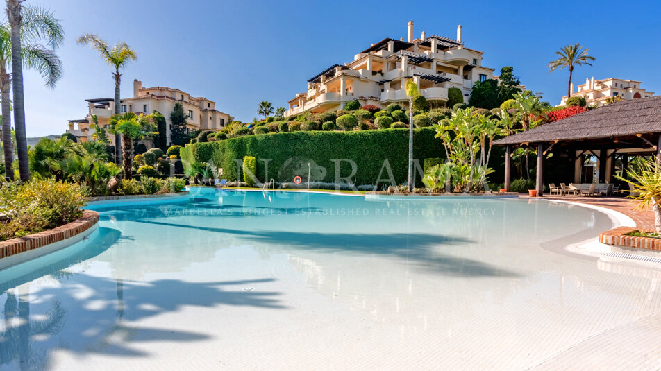 South facing duplex penthouse with golf and panoramic sea views in Capanes del Golf
