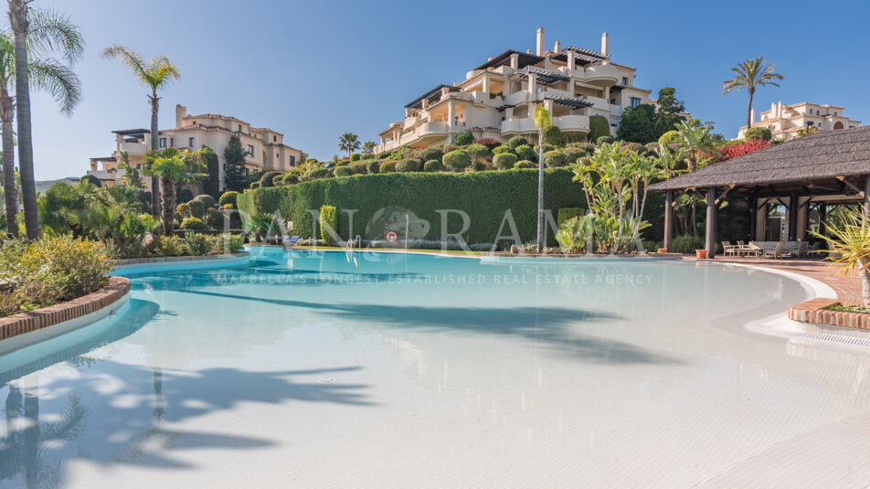 Penthouse en duplex exposé sud avec vue sur le golf et vue panoramique sur la mer à Capanes del Golf