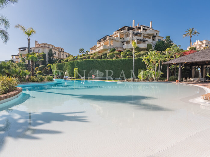 Penthouse en duplex exposé sud avec vue sur le golf et vue panoramique sur la mer à Capanes del Golf