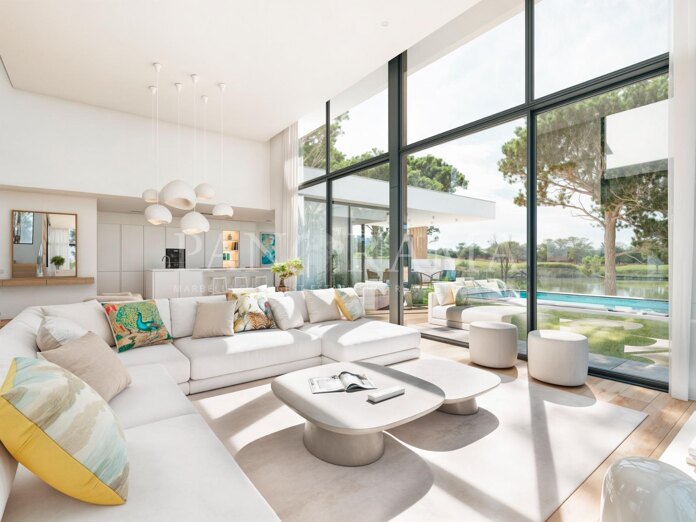 Villa contemporánea con vistas panorámicas en Valle Romano, Estepona