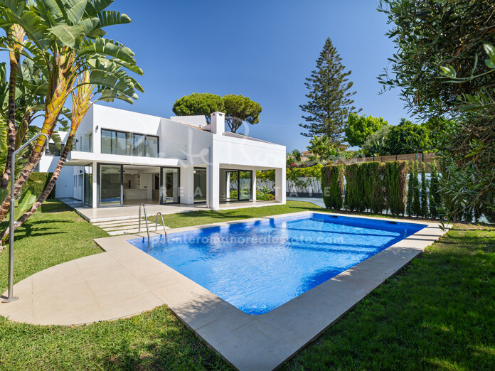 Villa contemporánea en Linda Vista, San Pedro con piscina privada