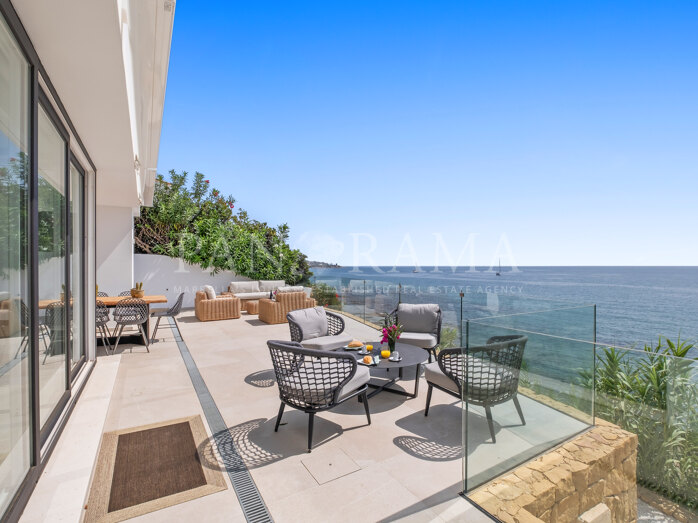 Espectacular villa en primera línea de mar en Sotogrande