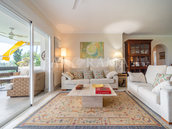 Spacious first-floor apartment with open views over the Guadalmina Baja golf course