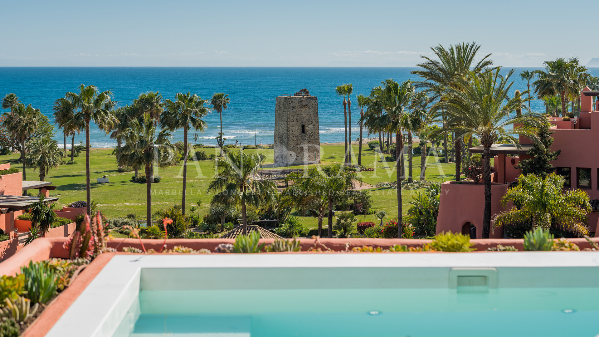 Duplex penthouse with sea views in Torre Bermeja