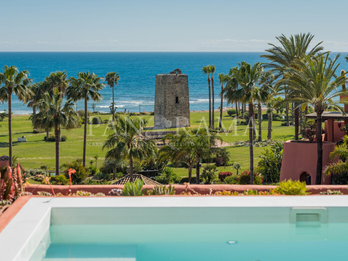 Duplex penthouse with sea views in Torre Bermeja