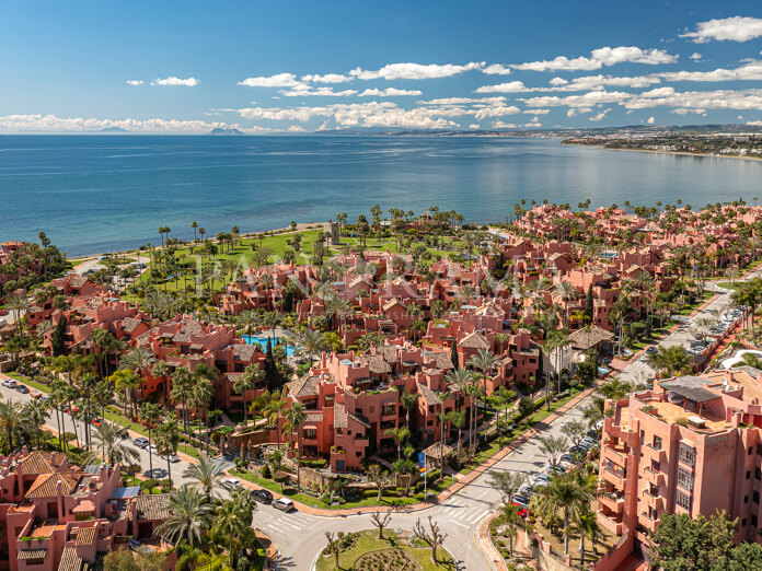 Duplex penthouse with sea views in Torre Bermeja