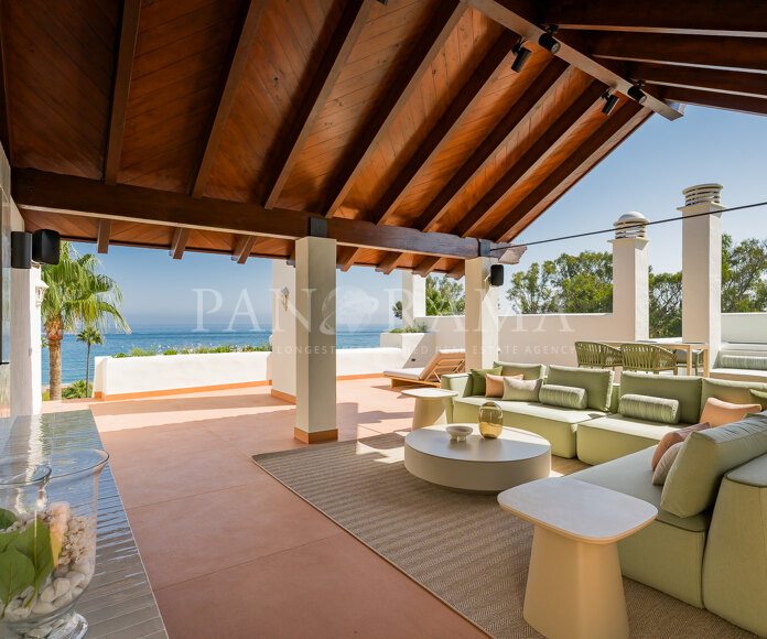 Seafront duplex flat with a sleek contemporary design in Bahía del Velerín, Estepona