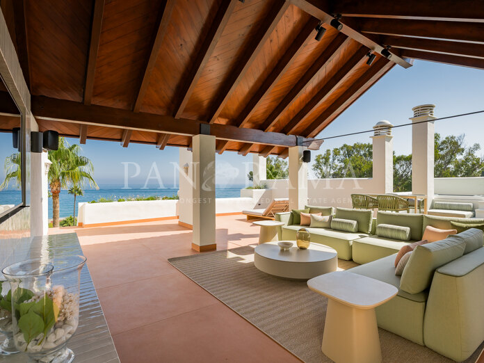 Seafront duplex flat with a sleek contemporary design in Bahia del Velerín, Estepona