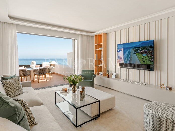 Duplex en bord de mer au design contemporain élégant à Bahia del Velerin, Estepona
