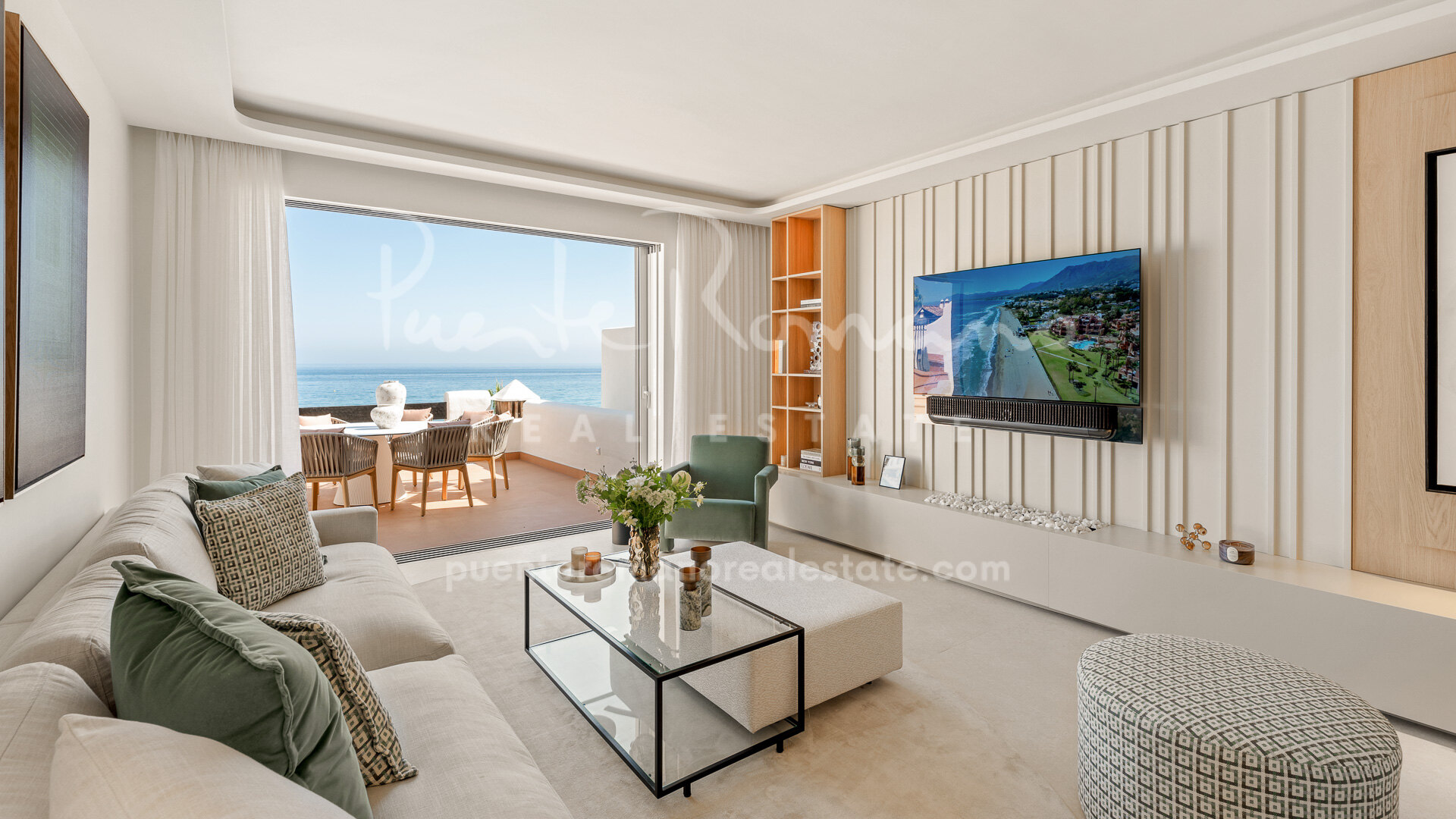 Dúplex frente al mar con un elegante diseño contemporáneo en Bahía del Velerin, Estepona